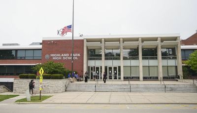 Information lacking on Spanish-language resources for Highland Park victims, advocates say