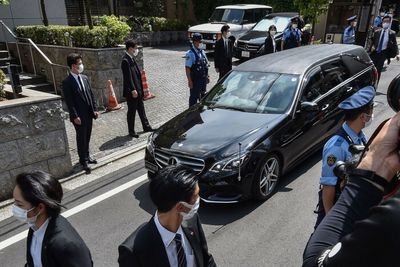 Japan mourns as Abe's body returns to Tokyo