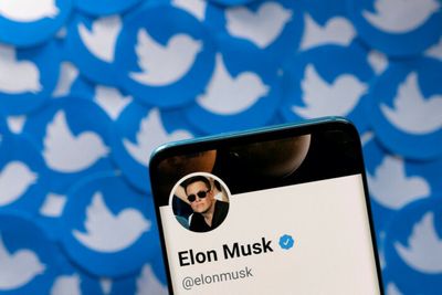 Elon Musk backs out of Twitter deal