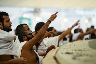 Thousands 'stone the devil' as packed hajj winds down