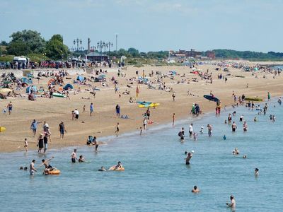 UK weather: Parents warned to keep children indoors during 33C heatwave as health alert issued