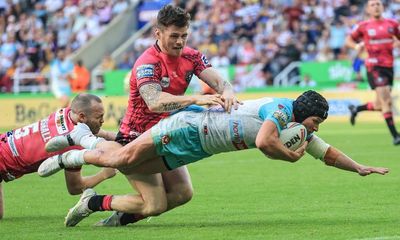 Jonny Lomax seals dramatic late win for St Helens to break Wigan hearts