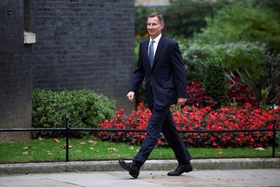 Former UK ministers Jeremy Hunt and Sajid Javid join leadership race