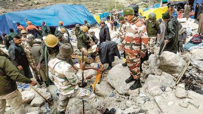 Two from Pune die in Amarnath; 253 safe at Army’s Baltal camp