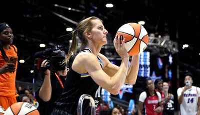 Sky’s Allie Quigley becomes first pro basketball player to win four three-point shooting contests