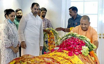 Mulayam Singh Yadav's wife cremated in Lucknow