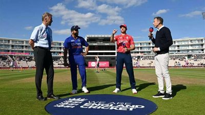 3rd T20I: England win toss, opt to bat against India
