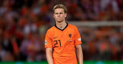 Manchester United fans suggest Frenkie de Jong alternative amid transfer frustration