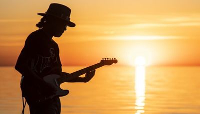 Chris Christmas is Chicago’s sunrise serenader