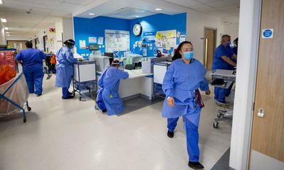 Hospitals must make masks mandatory as Covid cases rise