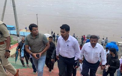 Godavari close to first flood warning mark at Bhadrachalam