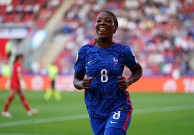 Grace Geyoro hat-trick helps France to thumping win over Italy