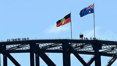 Aboriginal flag to replace NSW flag atop Sydney Harbour Bridge