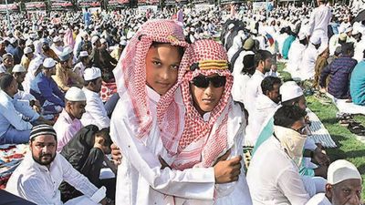 Thousands offer namaz at Gandhi Maidan, in Bihar
