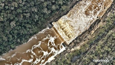 Aerial images show south-west Sydney suburbs before and after July flood disaster