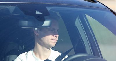 Frenkie de Jong and agent furious with Barcelona as he arrives to thrash out future