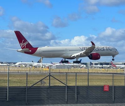 Heathrow orders more flight cancellations, hitting 10,000 passengers