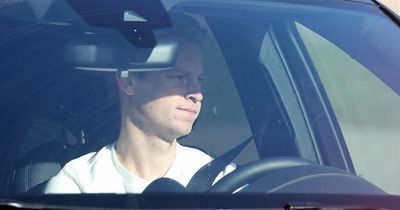 Frenkie de Jong returns to Barcelona training amid Manchester United transfer interest