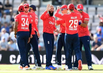 Matthew Mott urges England to be braver in ODIs against India