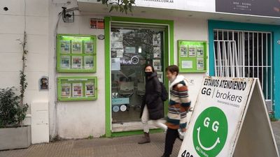 Struck by an inflation crisis, Argentinians seek any means necessary to stay afloat