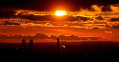 Greater Manchester hit with 'extreme heat' warning as region bakes in heatwave