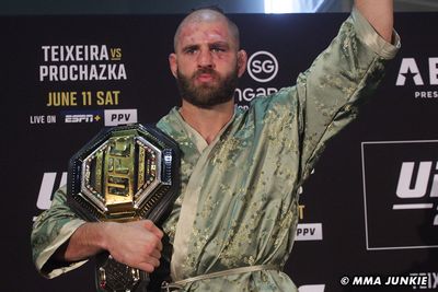 Jiri Prochazka offers Glover Teixeira a rematch: ‘I will show you why I am the champion’