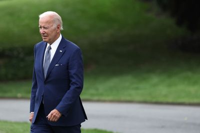 Biden tells demonstrators to ‘keep protesting’ as poll shows economy still trumps abortion
