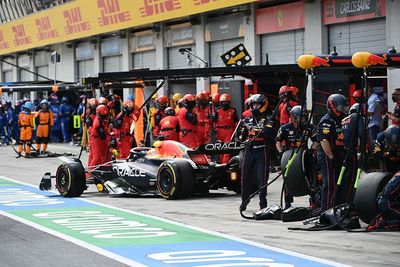 Red Bull baffled by Verstappen's "strange" Austria F1 tyre deg