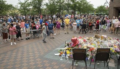 Highland Park parade shooting: Community gathers for moment of silence