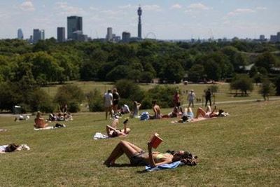 London set to exceed 30C for second day running amid heatwave warning