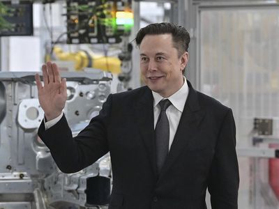 Twitter has vowed to sue Elon Musk. Here's what could happen in court