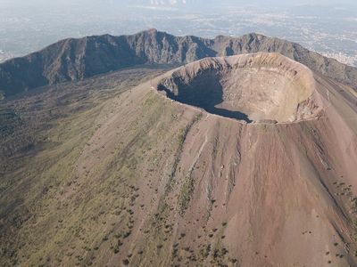 American tourist injured after falling into Mount Vesuvius after selfie gone wrong
