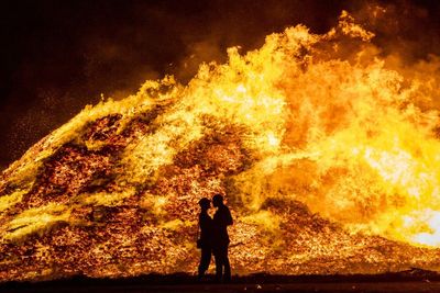 Fire crews receive over 200 emergency calls on first night of bonfires