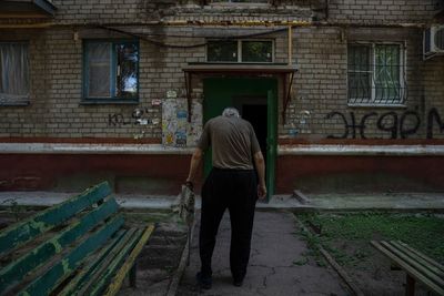 Some Ukrainians won't flee areas caught in crosshairs of war