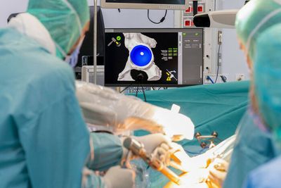 Robotic-assisted total knee replacement: Fad or futuristic
