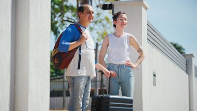 Tourists stranded in the NT amid widespread Qantas group flight cancellations