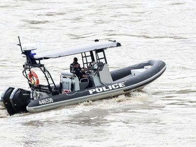 Search efforts for Qld boaties scaled back