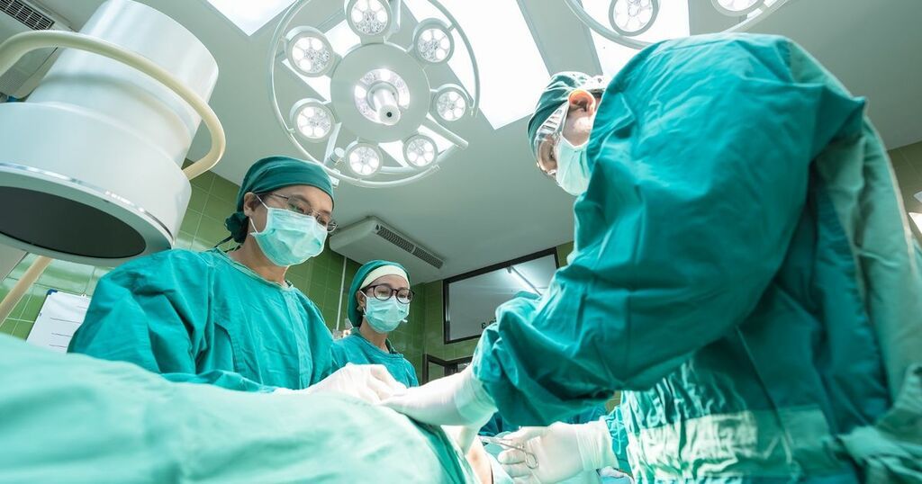 Woman left with facial drooping after trainee surgeon…
