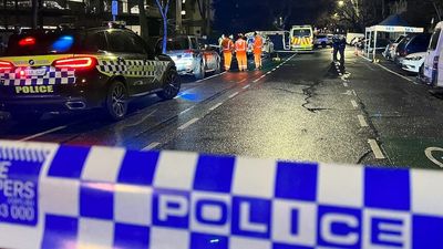 Man shot dead on street in Fitzroy, in Melbourne's north, in apparent 'targeted' attack