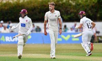 Cook and Harmer make hay for Essex against Gloucs: county cricket – as it happened