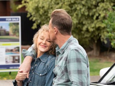 Neighbours fans ‘work out’ plot of finale based on tiny detail in background of Kylie Minogue set photo