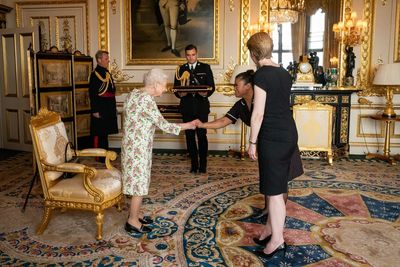 Queen presents George Cross to NHS for ‘courage, compassion and dedication’ shown during pandemic