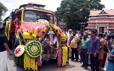 Hundreds pay homage to Paramekkavu Padmanabhan