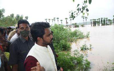 Godavari floods: 3,000 people in Agency mandals shifted to safer places