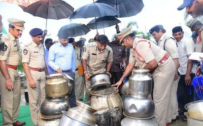 Vijayawada: Residents of 26 hamlets vow to stay away from ID liquor brewing