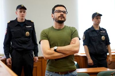 Kremlin critic charged over criticizing fighting in Ukraine