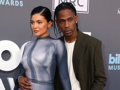 Kylie Jenner calls Travis Scott out for smoking while taking photos of her