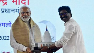 Jharkhand CM Hemant Soren warms up to PM Narendra Modi, sparks alignment buzz
