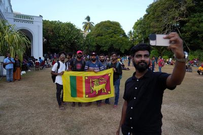 Sri Lankan protesters storm PM's office amid crisis