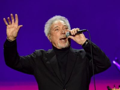 Tom Jones denies rumours he collapsed ahead of Budapest show